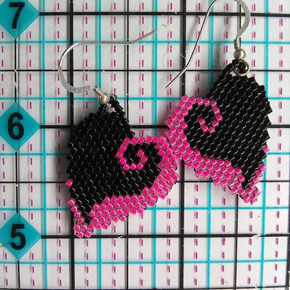 ⭐HP⭐ Handmade Pink Love Valentine Beaded Earrings - Picture 4 of 5